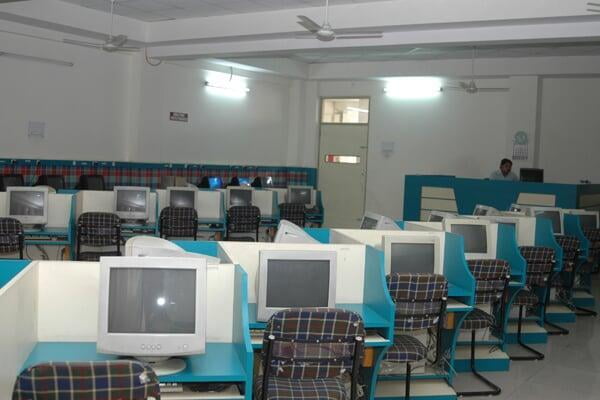 Computer Lab | ITS Dental College Infrastructure